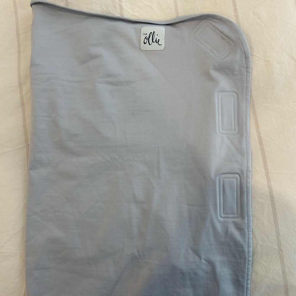 Ollie swaddle in grey!

Used once so it’s in perfect condition :)